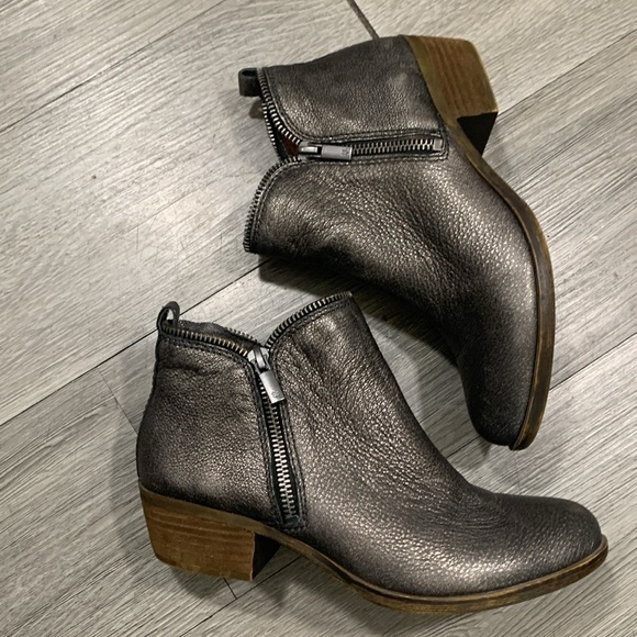 Lucky Brand Womens Bartalino Silver Metallic Leather Ankle Bootie size 6.5 - Picture 1 of 10